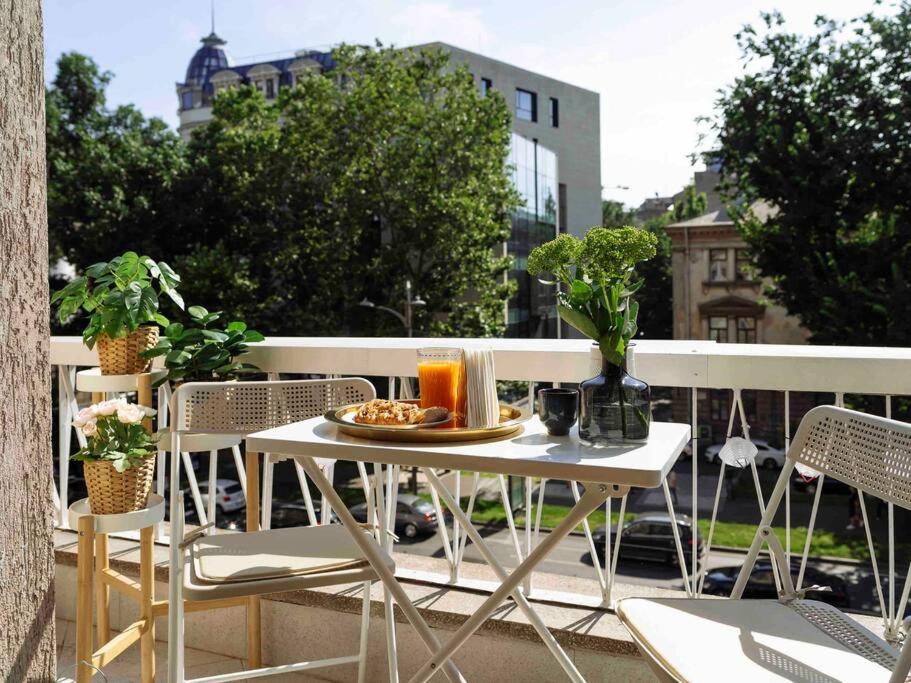 Bright 2Br Apartment - Top Location - City Balcony Bukarest Eksteriør billede